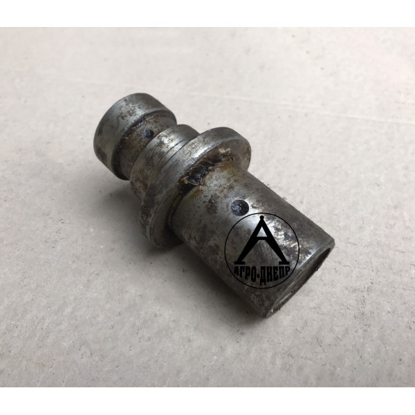 Палец промежуточной шестерни ЮМЗ Д-65 Д04-008