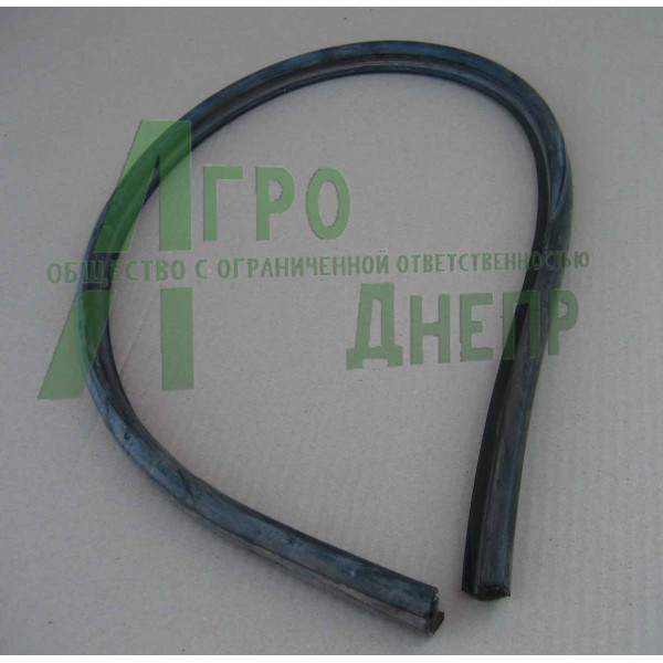 45Т-6704031 Уплотнение бокового стекла
